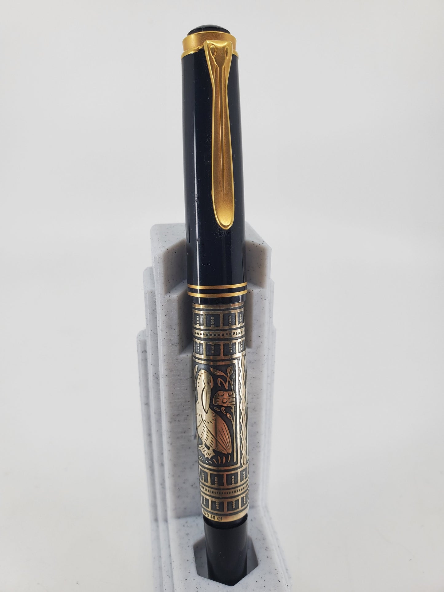 *Consignment* Pelikan M700 Toledo Fountain Pen 18k Gold Fine Nib