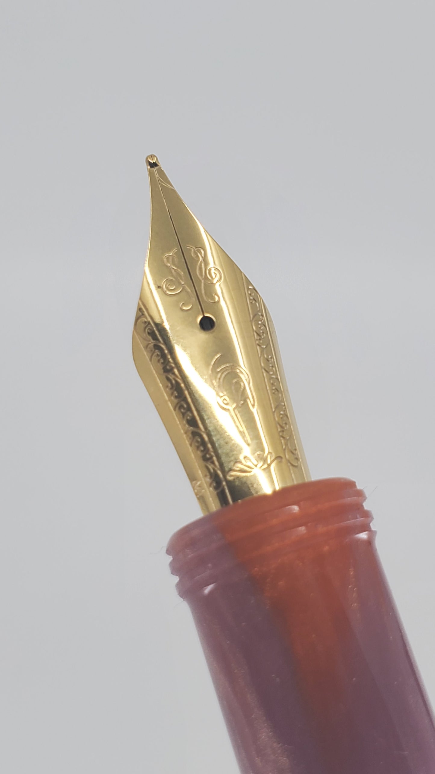 Nahvalur Horizon Dusk Fountain Pen Medium Nib