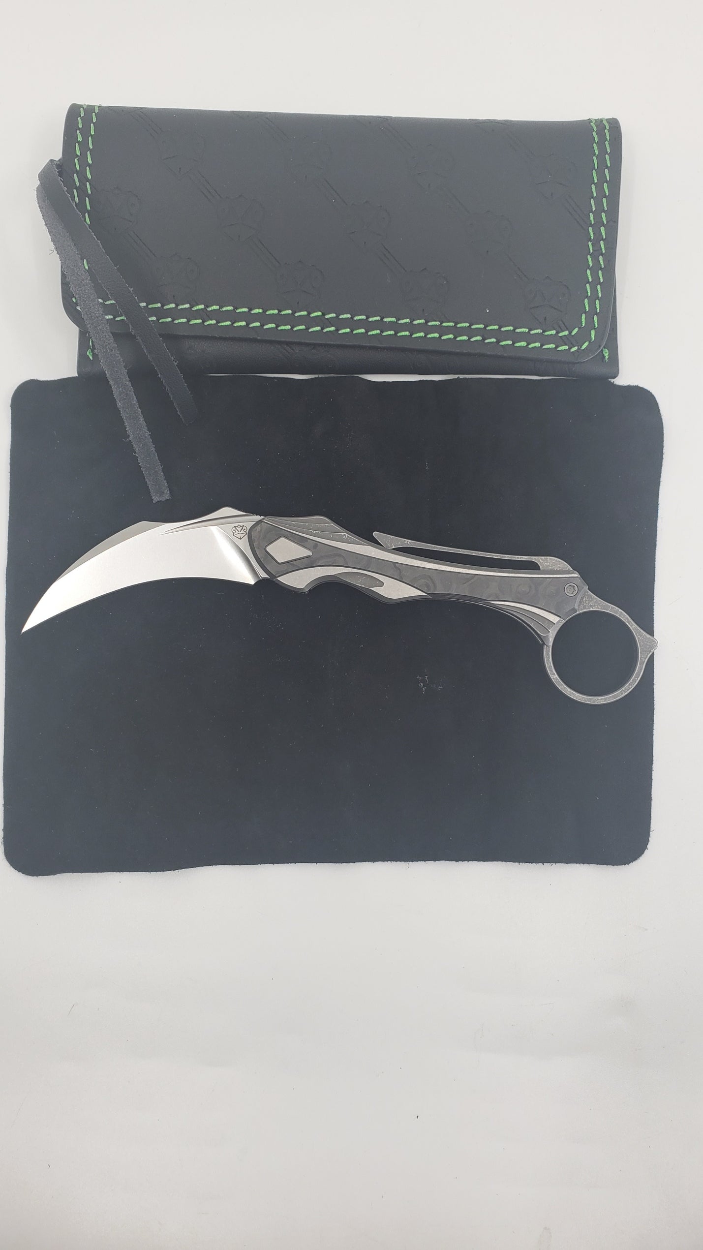 Poikilo "Thorny Devil" Karambit Black DSW Folding Knife