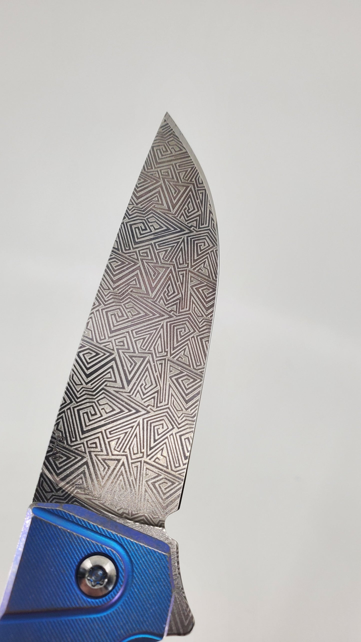 MachineWise Sonora E-Blue w/ Distress Laser Pattern #2 (20CV | Titanium Bolster) #773 *Blemished*