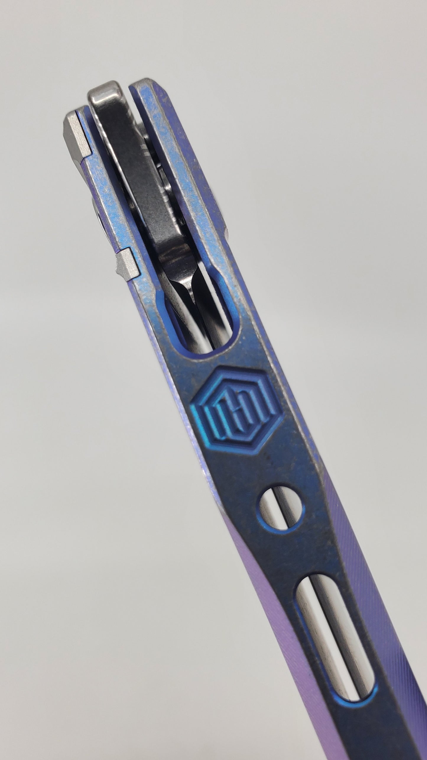 MachineWise Sonora E-Blue w/ Distress Laser Pattern #2 (20CV | Titanium Bolster) #773 *Blemished*