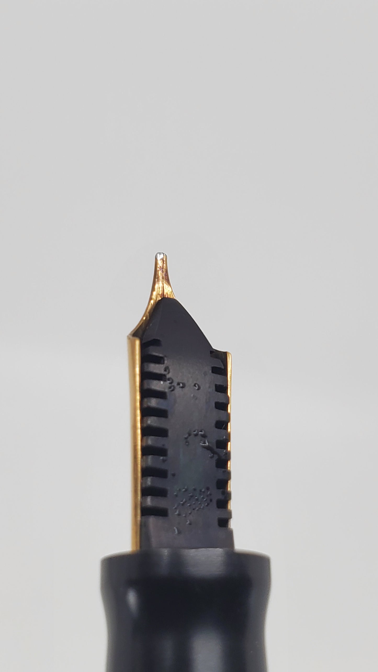 *Consignment* Wahl Eversharp Vintage Oversize Fountain Pen 14k Medium Gold Nib