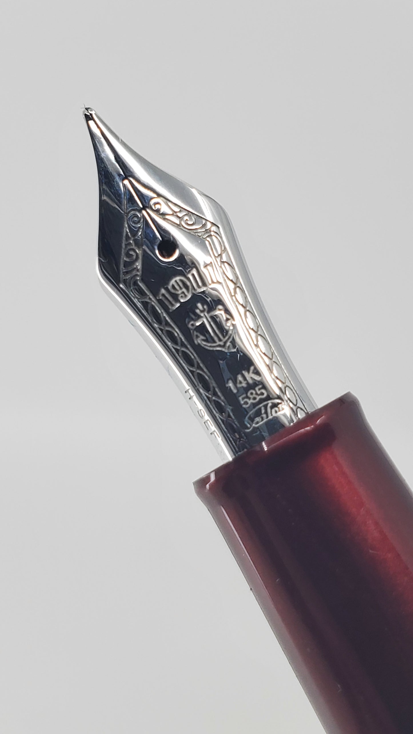 Sailor Professional Gear Slim Sai-Bi Togi Burgundy Fountain Pen 14k Gold Super Extra Fine Nib