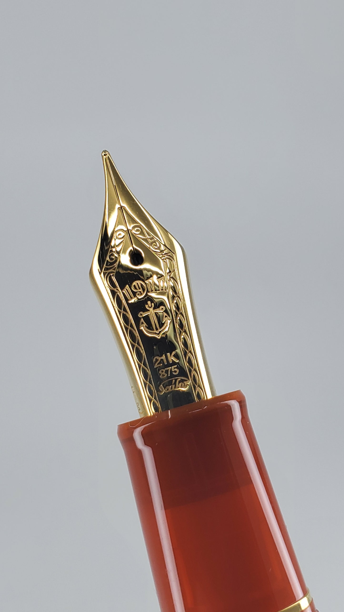 Sailor Professional Gear Fire Fountain Pen 21k Gold Medium Nib