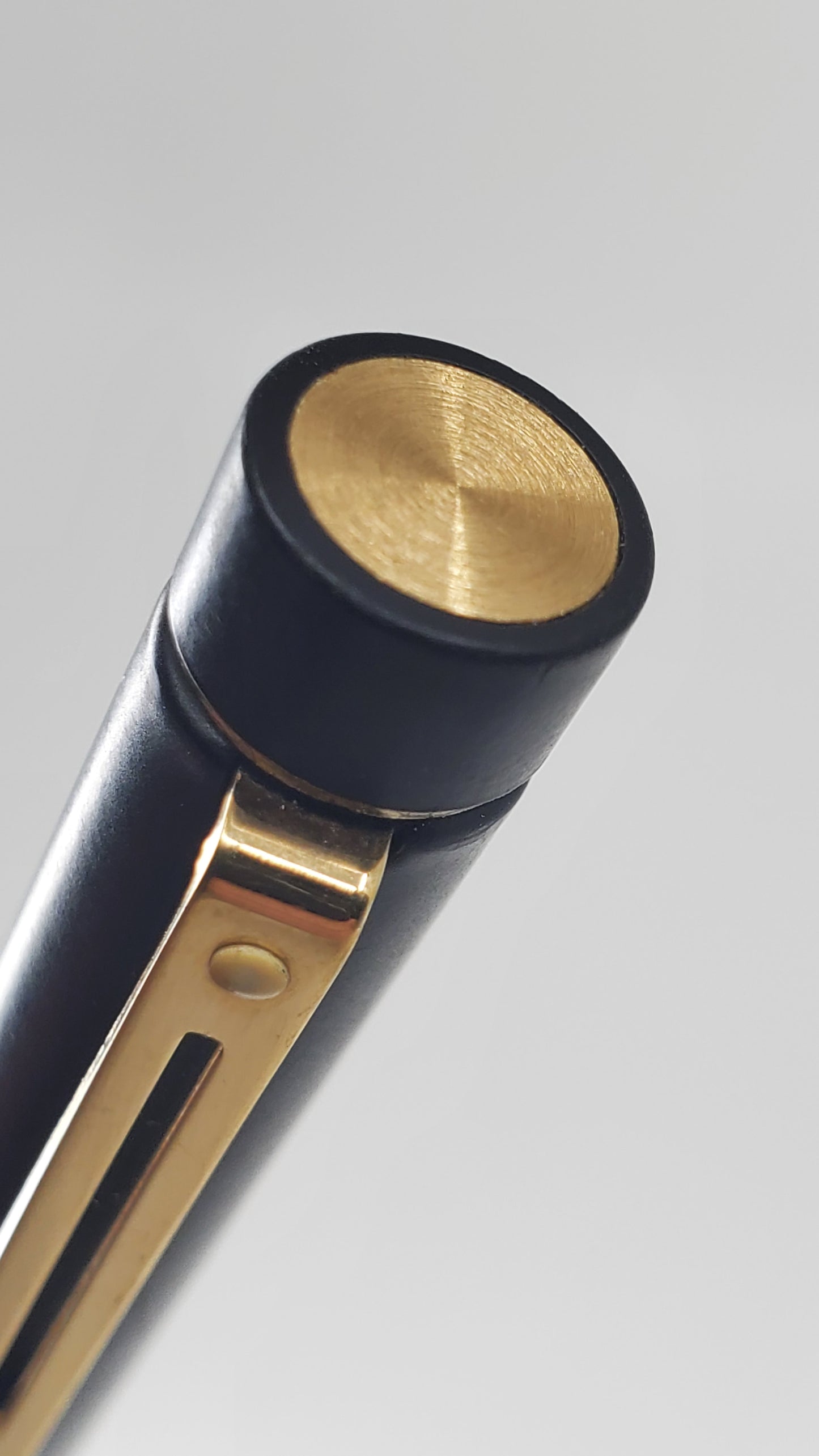 *Consignment* Sheaffer Targa Black Fountain Pen 14k Gold Nib