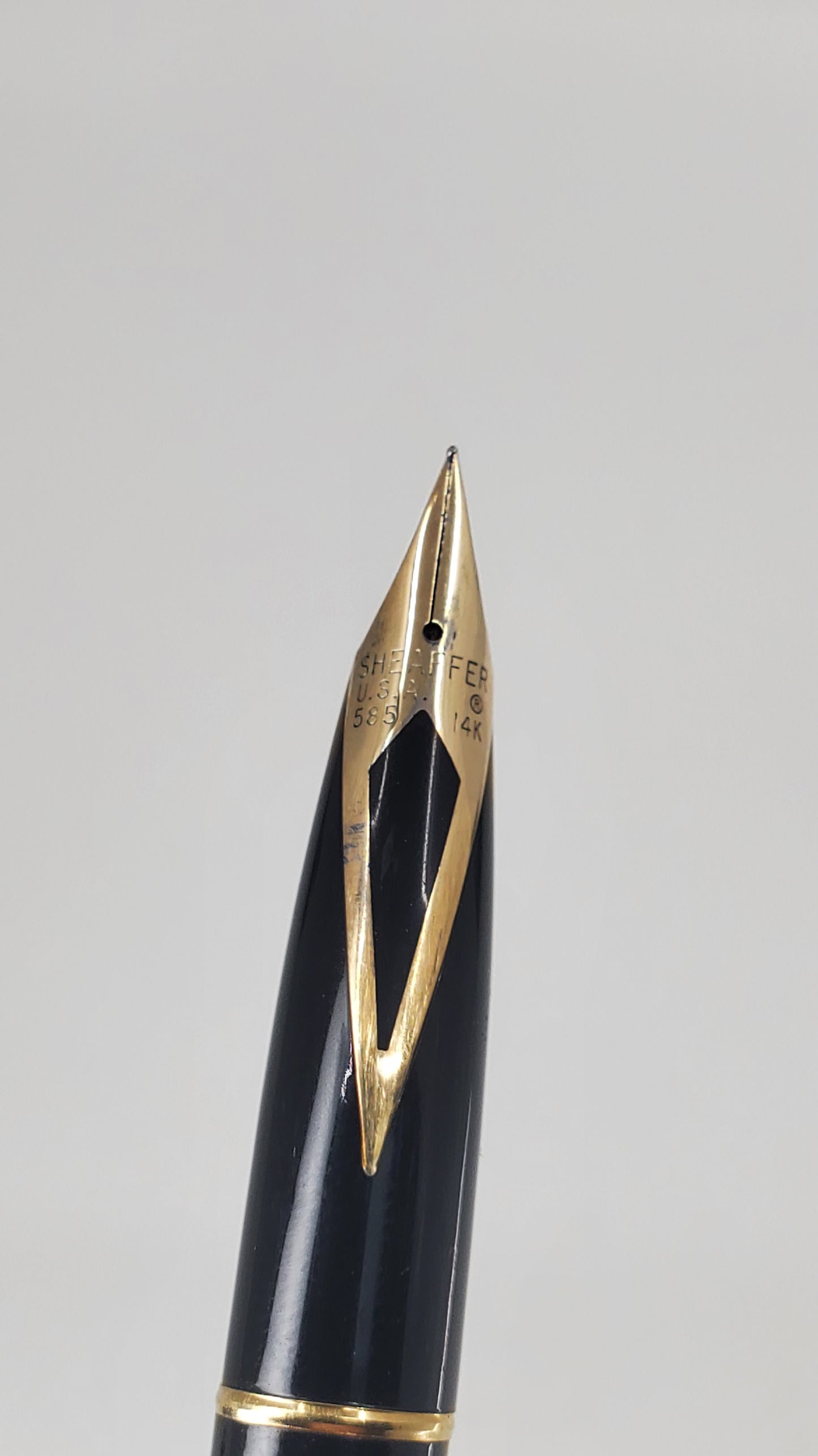 *Consignment* Sheaffer Targa Black Fountain Pen 14k Gold Nib