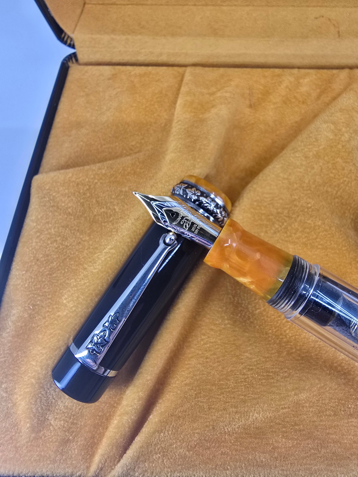 *Consignment* Delta Colosseum Lever Fill Demonstrator with ink bottle