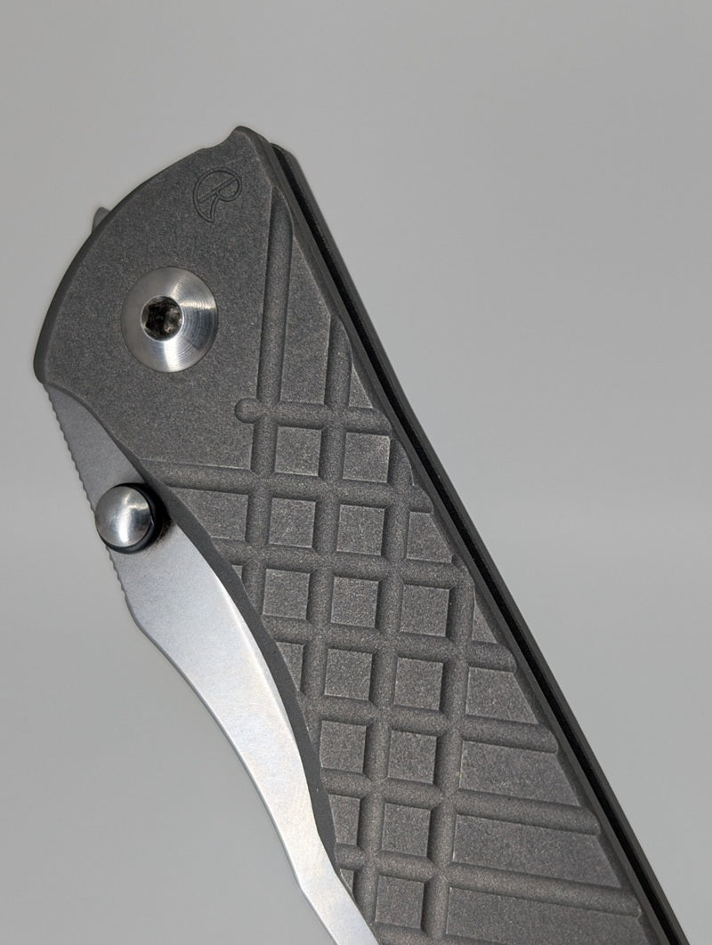 Chris-Reeve-Umnumzaan-Framelock-Knife-Pivot