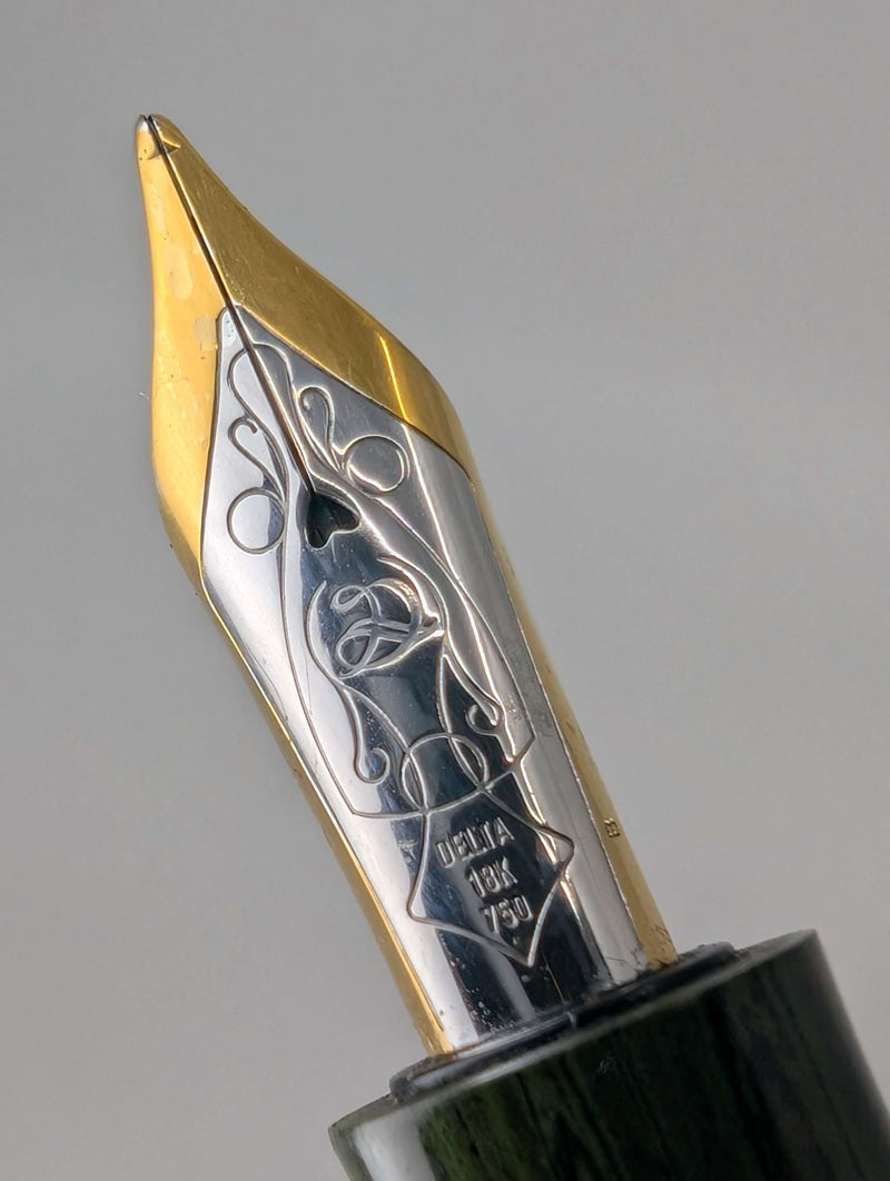*Consignment* Delta Astra Special Edition 1995 Green Ebonite Fountain Pen 18k Gold Nib
