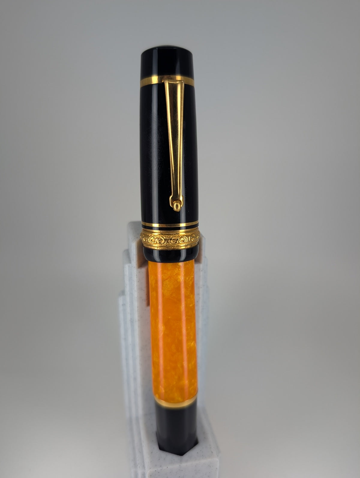 *Consignment* Delta Dolce Vita Orange Marble Fountain Pen 18k Gold Fine Nib