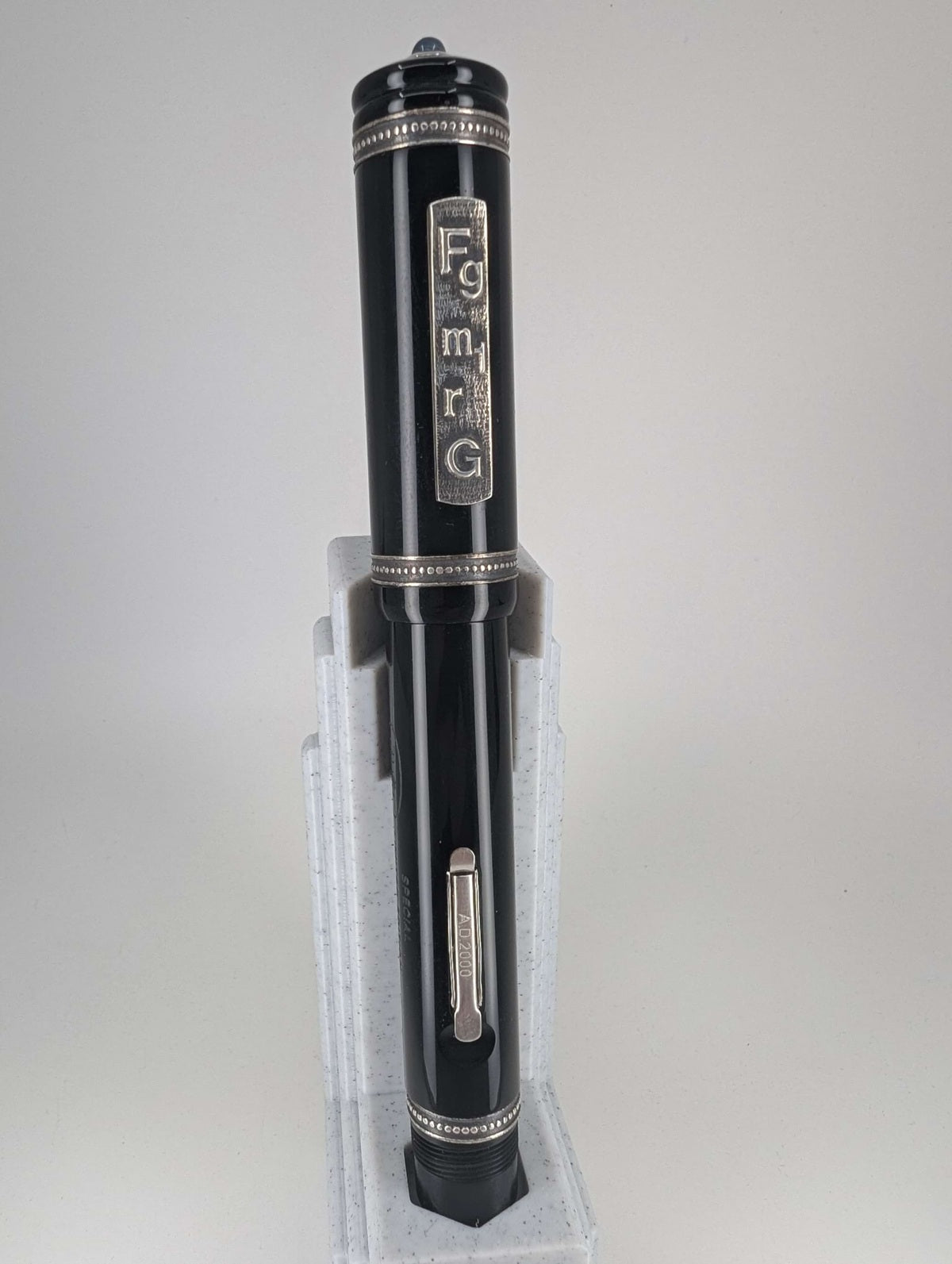*Consignment* Delta Isaac Newton Special Limited Edition Fountain Pen 18k Gold Broad Nib