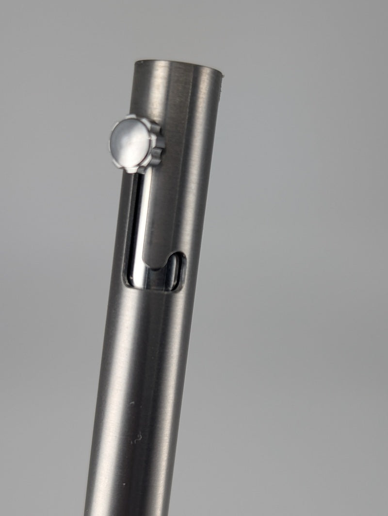 Ensso-Bolt-Retractable-Fountain-Pen-Action