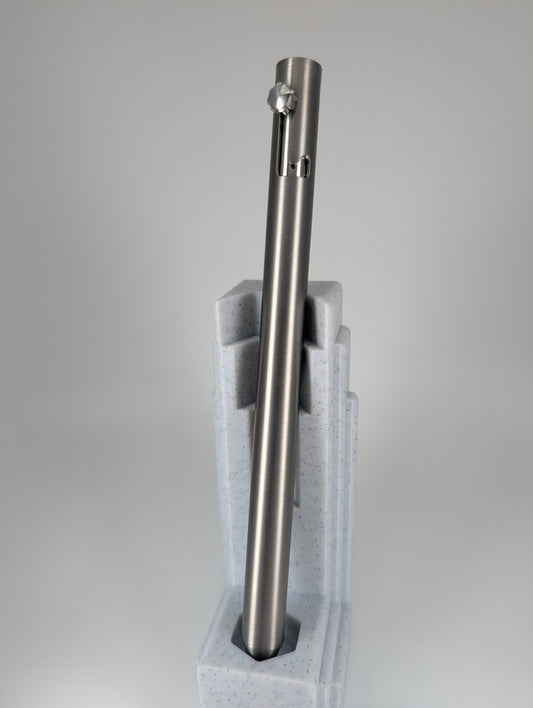 Ensso-Bolt-Retractable-Fountain-Pen-Standing