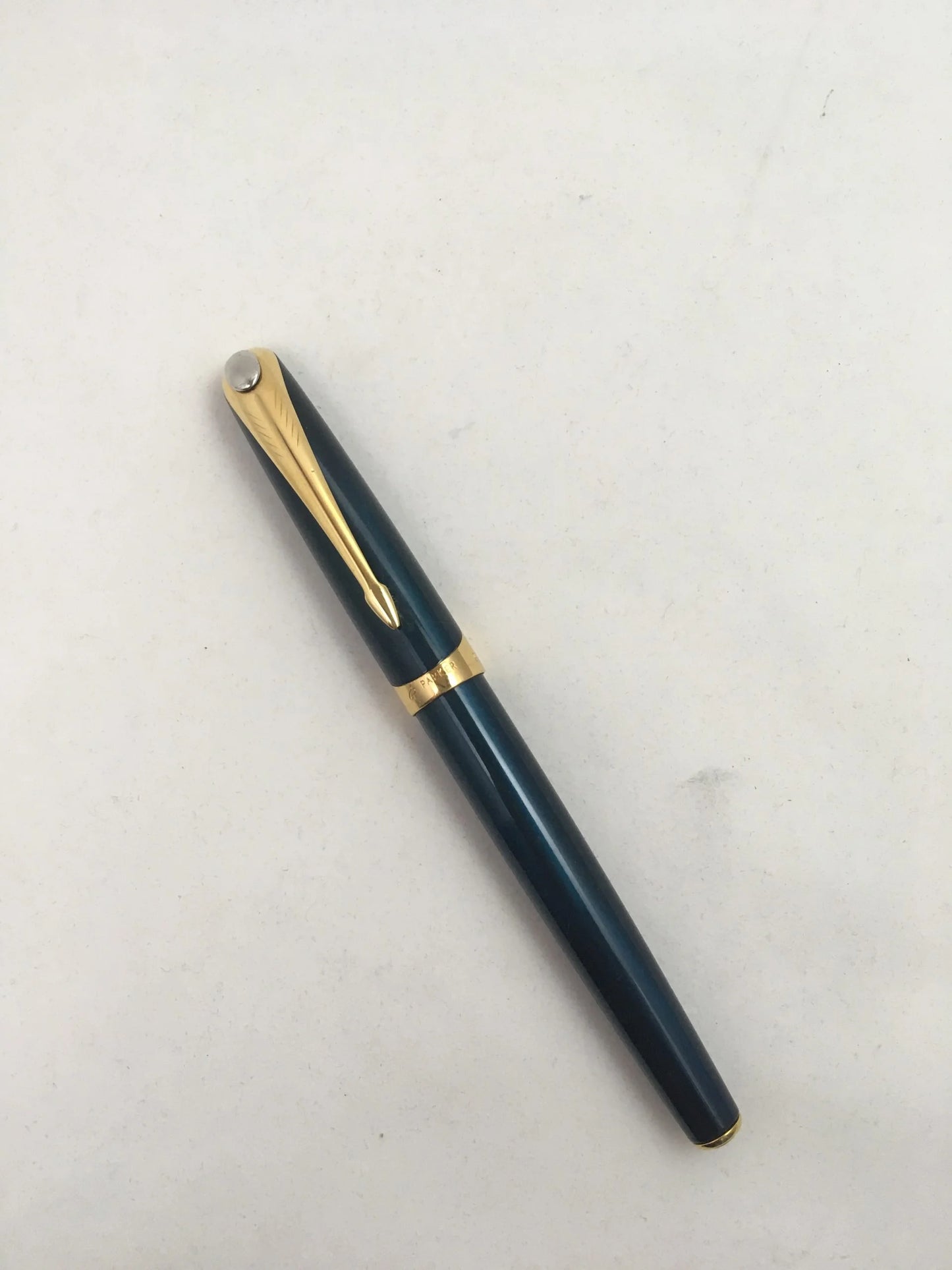 Parker Ellipse Lacquer Blue 18k Gold Nib Fountain Pen
