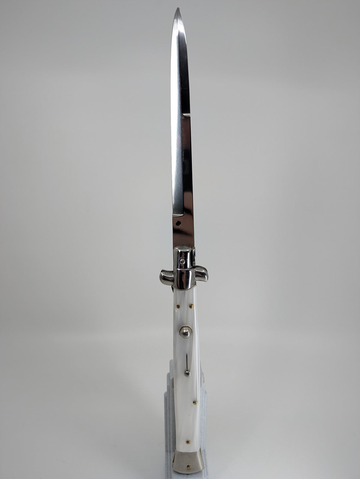 *Consignment* Italian Stiletto 6 in. Blade Acrylic Handle Auto Folding Knife