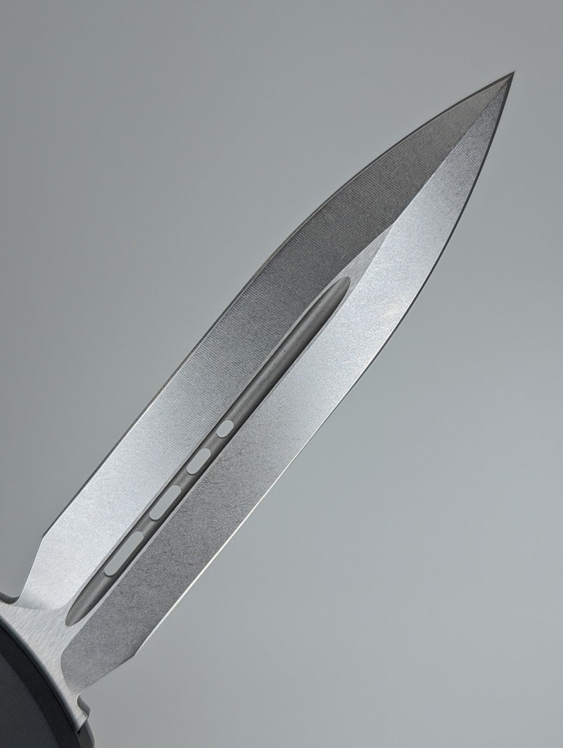 *Consignment* Microtech Combat Troodon D/E Gen III Black Stonewash Out the Front Knife