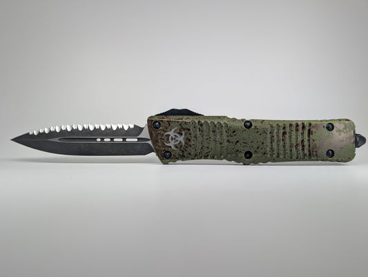 *Consignment* Microtech Combat Troodon D/E Outbreak Signature Series Deep Engraved Full Serrated Out the Front Knife