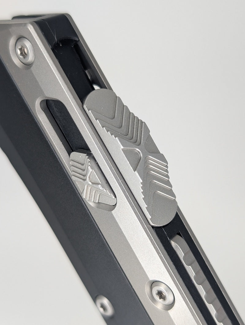 *Consignment* Microtech Glykon Bayonet Stonewash Out the Front Knife