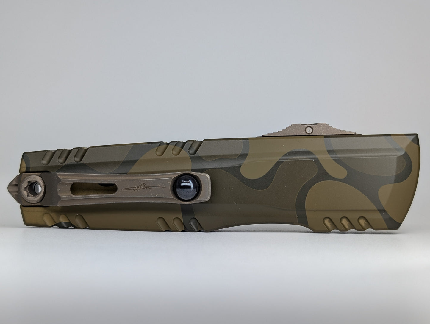 Microtech x Surefire Luminary ZBP D/E Signature Series Backwoods Olive Camo Out the Front Knife