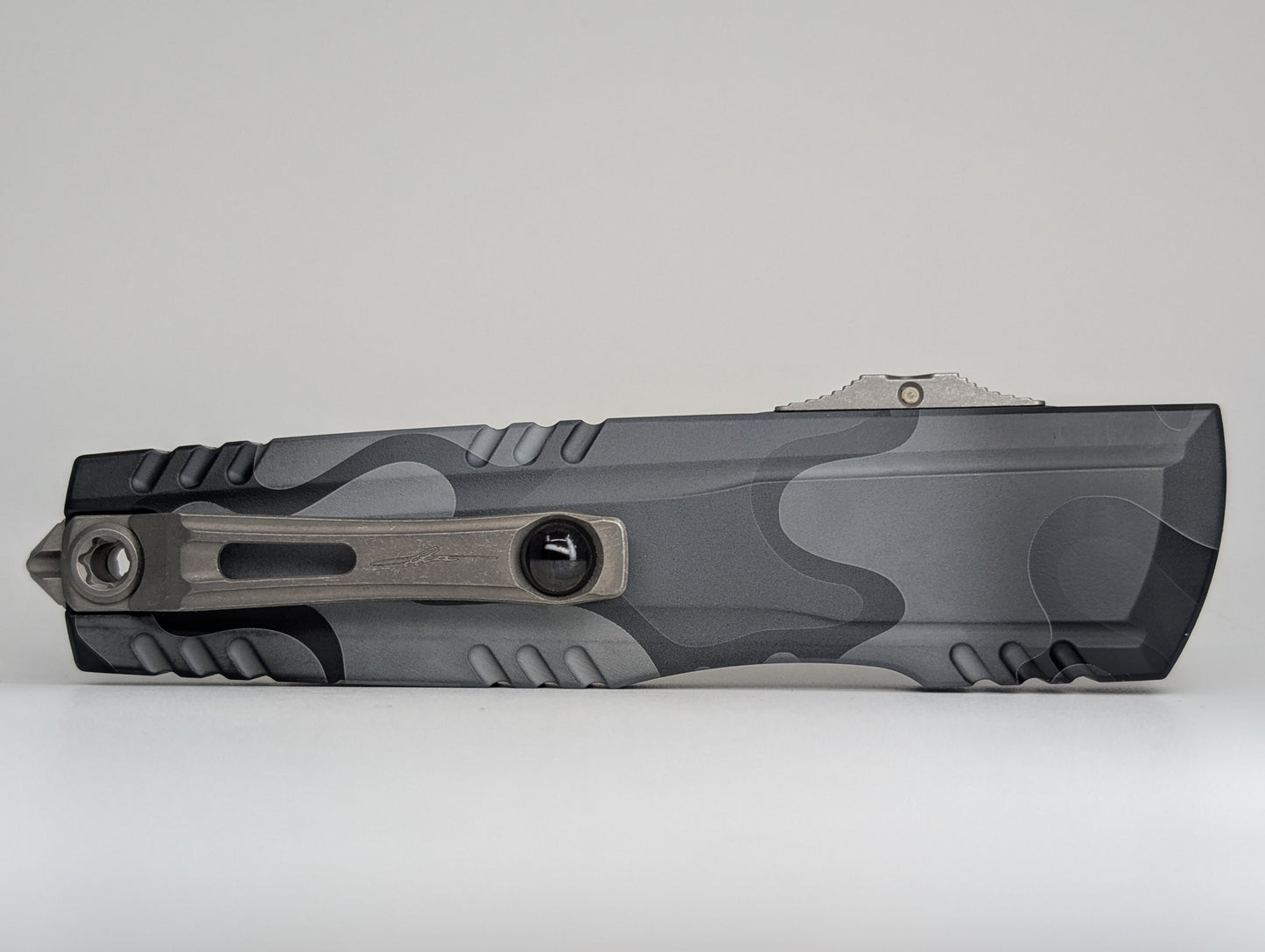 Microtech x Surefire Luminary ZBP D/E Signature Series Backwoods Urban Camo Out the Front Knife