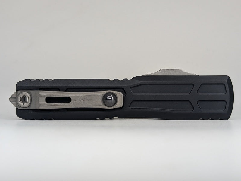 Microtech Signature Series Ultratech EX - ZBP Hellhound Black Out the Front Knife