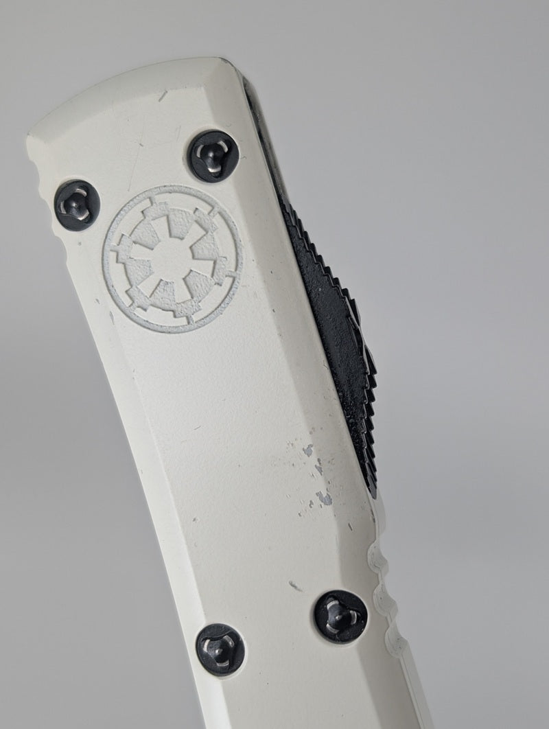Microtech-Ultratech-Stormtrooper-White-Out-The-Front-Knife-Blemish