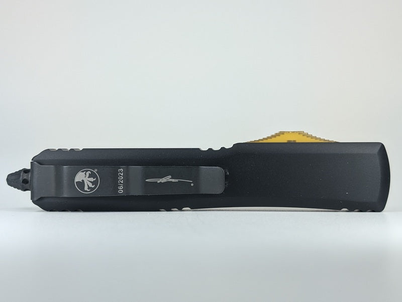 *Consignment* Microtech Ultratech S/E Signature Series Ultem Magnacut DLC Out the Front Knife