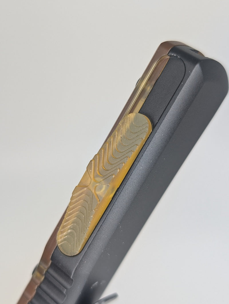 *Consignment* Microtech Ultratech S/E Signature Series Ultem Magnacut DLC Out the Front Knife