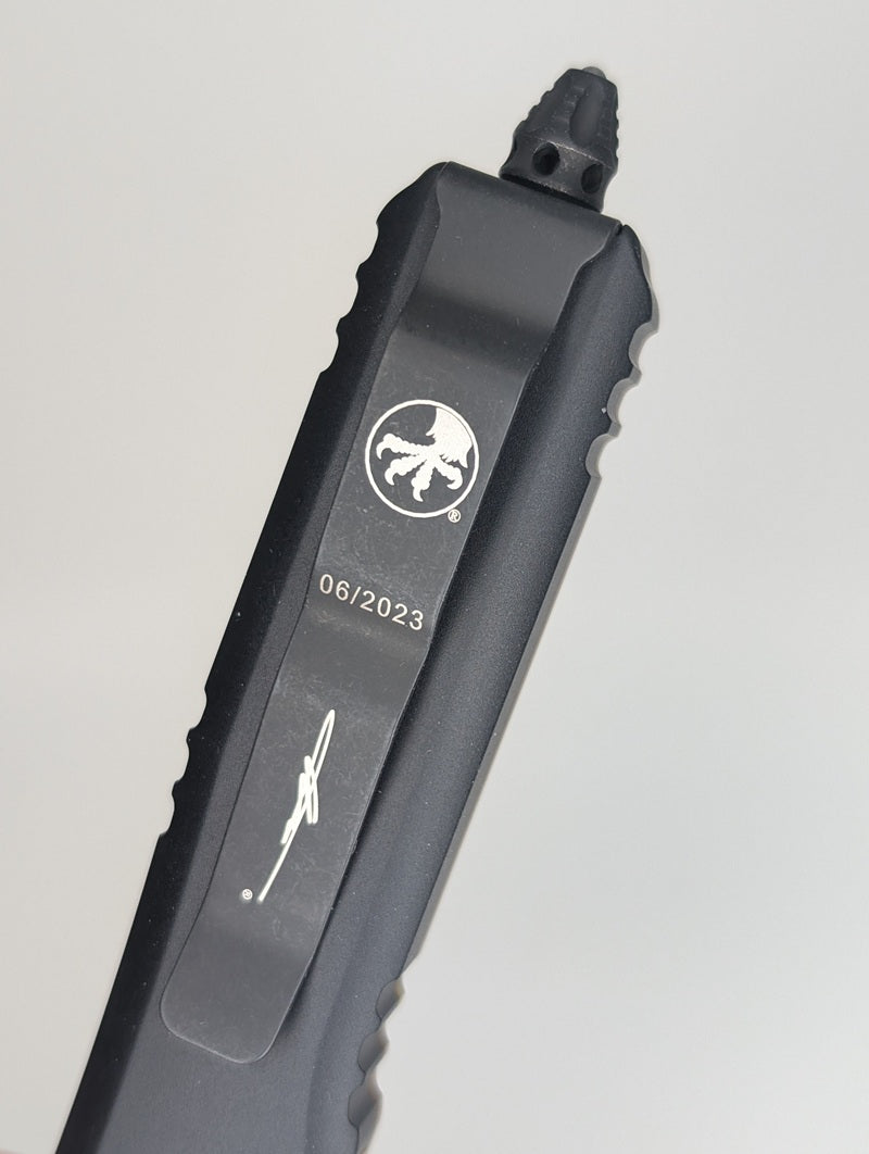 *Consignment* Microtech Ultratech S/E Signature Series Ultem Magnacut DLC Out the Front Knife