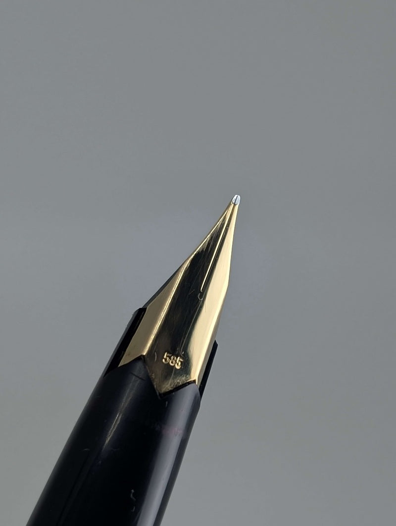 *Consignment* Montblanc 221 Vintage Fountain Pen 14k Gold Medium Nib
