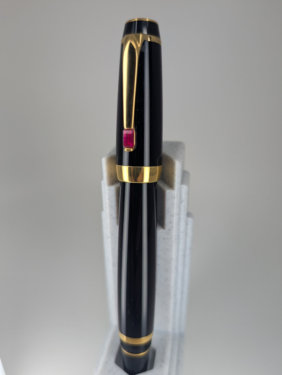 *Consignment* Montblanc Bohéme Rouge Medium Size Non-Retractable Fountain Pen 14k Gold Double Broad Nib