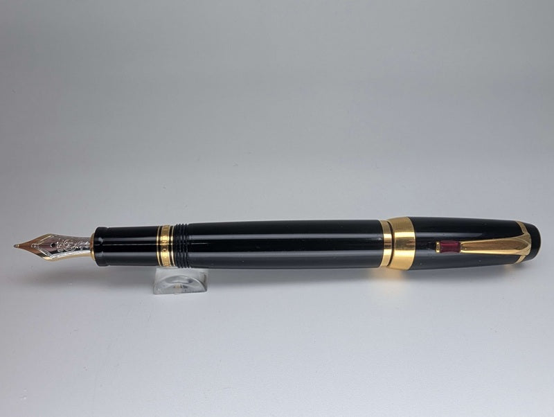 *Consignment* Montblanc Boheme Ruby Retractable Fountain Pen 18k Gold Medium Nib