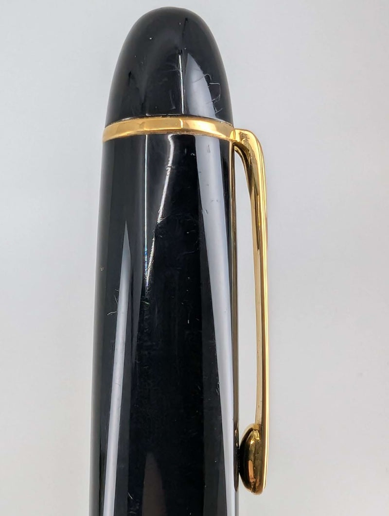 *Consignment* Montblanc Meisterstuck 149 Black / Gold Fountain Pen 18c Gold Nib