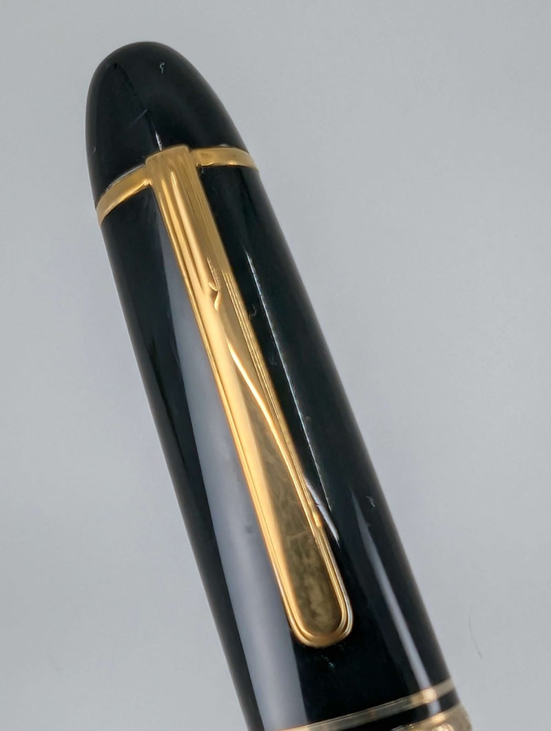*Consignment* Montblanc Meisterstuck 149 Black / Gold Fountain Pen 18c Gold Nib