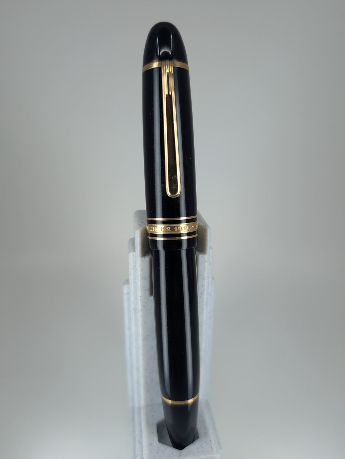 *Consignment* Montblanc Meisterstuck No. 149 Black / Gold Fountain Pen 14k Gold Medium Nib
