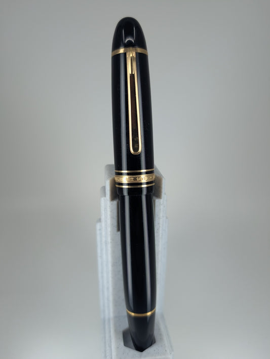 *Consignment* Montblanc Meisterstuck No. 149 Black / Gold Fountain Pen 14k Gold Medium Nib
