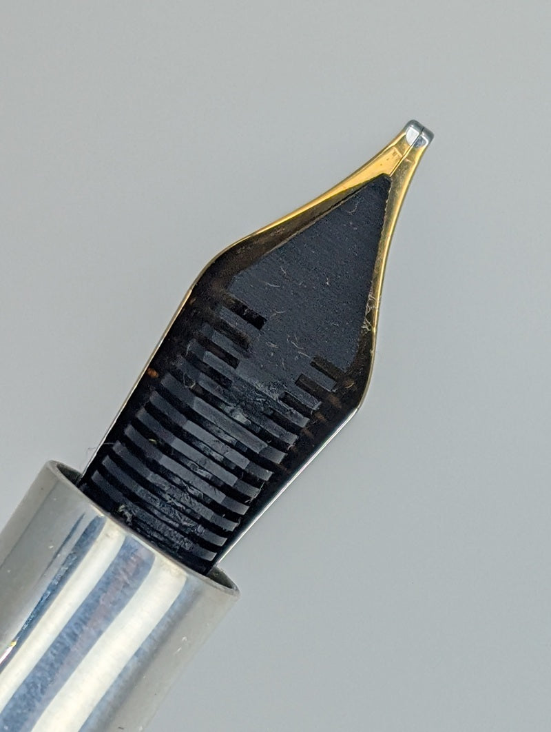 *Consignment* Montegrappa 1912 Red Harmony Cracked Ice Sterling Silver Trim Fountain Pen 18k Gold Stub Nib