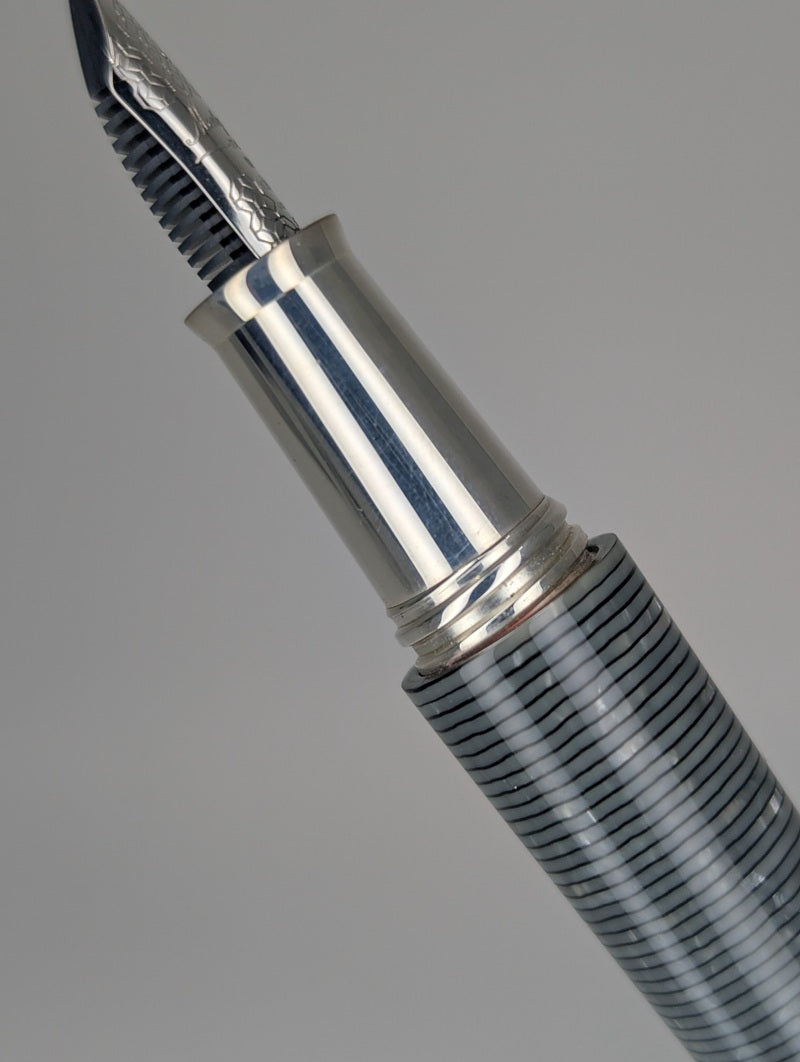 *Consignment* Montegrappa Beauty Book Gentleman Shiny Circles Celluloid L/E Fountain Pen 18k Gold Fine Nib