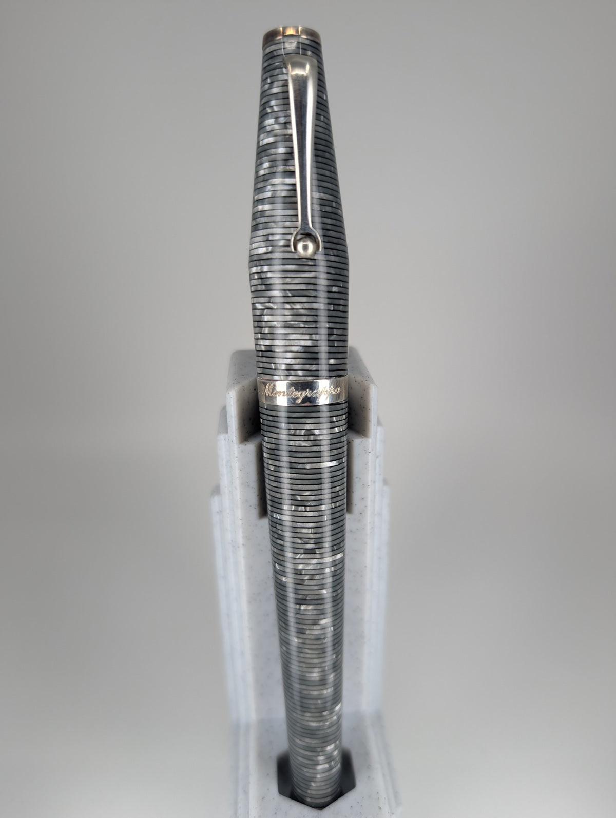 *Consignment* Montegrappa Beauty Book Gentleman Shiny Circles Celluloid L/E Fountain Pen 18k Gold Fine Nib