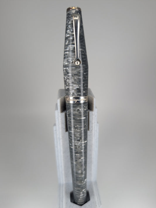 *Consignment* Montegrappa Beauty Book Gentleman Shiny Circles Celluloid L/E Fountain Pen 18k Gold Fine Nib