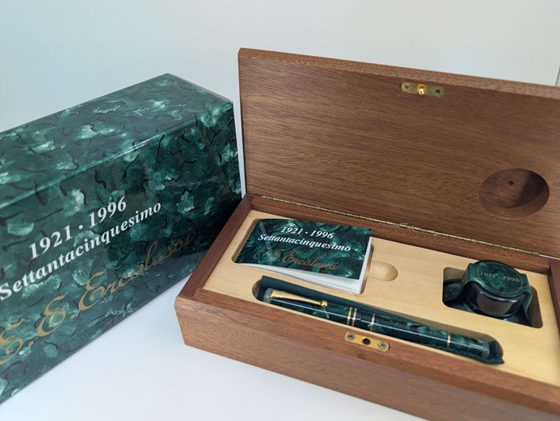 *Consignment* 1996 OMAS per Ercolessi Green Fountain Pen 18k Gold Medium Nib