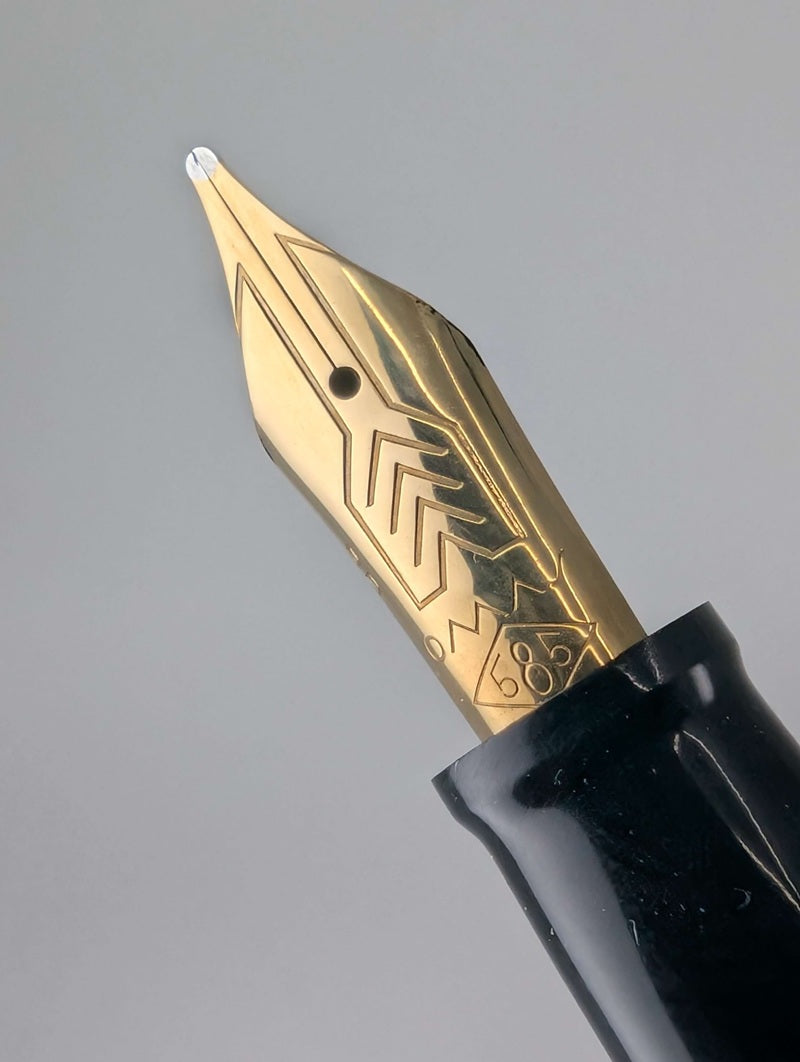 *Consignment* OMAS Extra Milord Black / Gold Fountain Pen 14k Gold Italic Nib