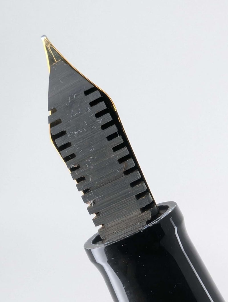 *Consignment* OMAS T2 75th Anniversary 2000 Fountain Pen 18k Gold Fine Nib