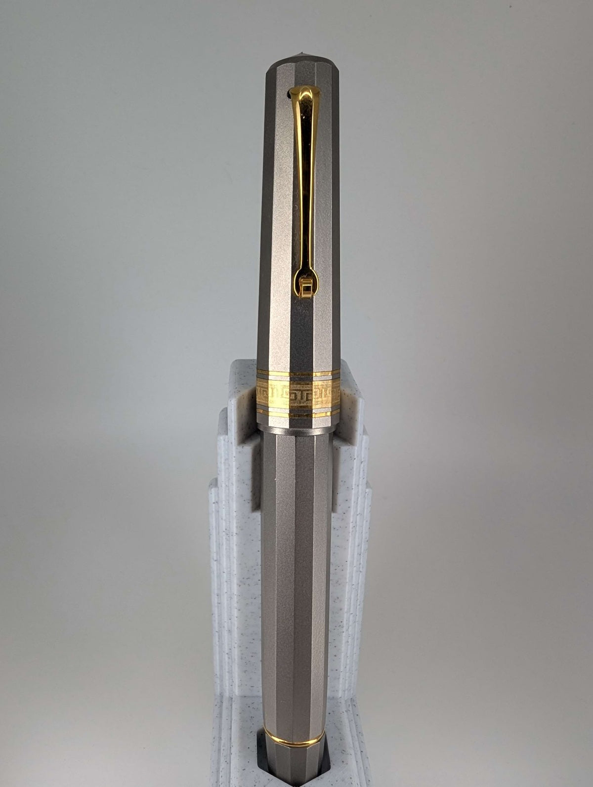 *Consignment* OMAS T2 75th Anniversary 2000 Fountain Pen 18k Gold Fine Nib