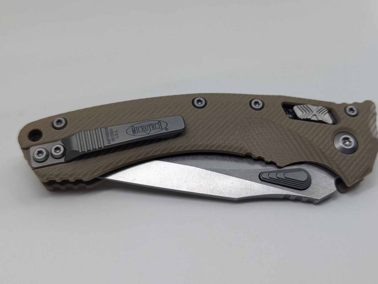 Microtech Amphibian Ram-Lok S/E Fluted G10 Tan Stonewash Folding Knife