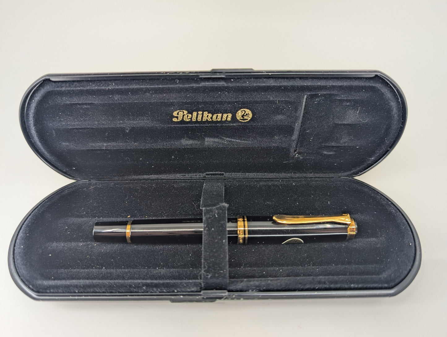 *Consignment* Pelikan Souveran Black M600 W. Germany 14k Gold Medium Nib Fountain Pen