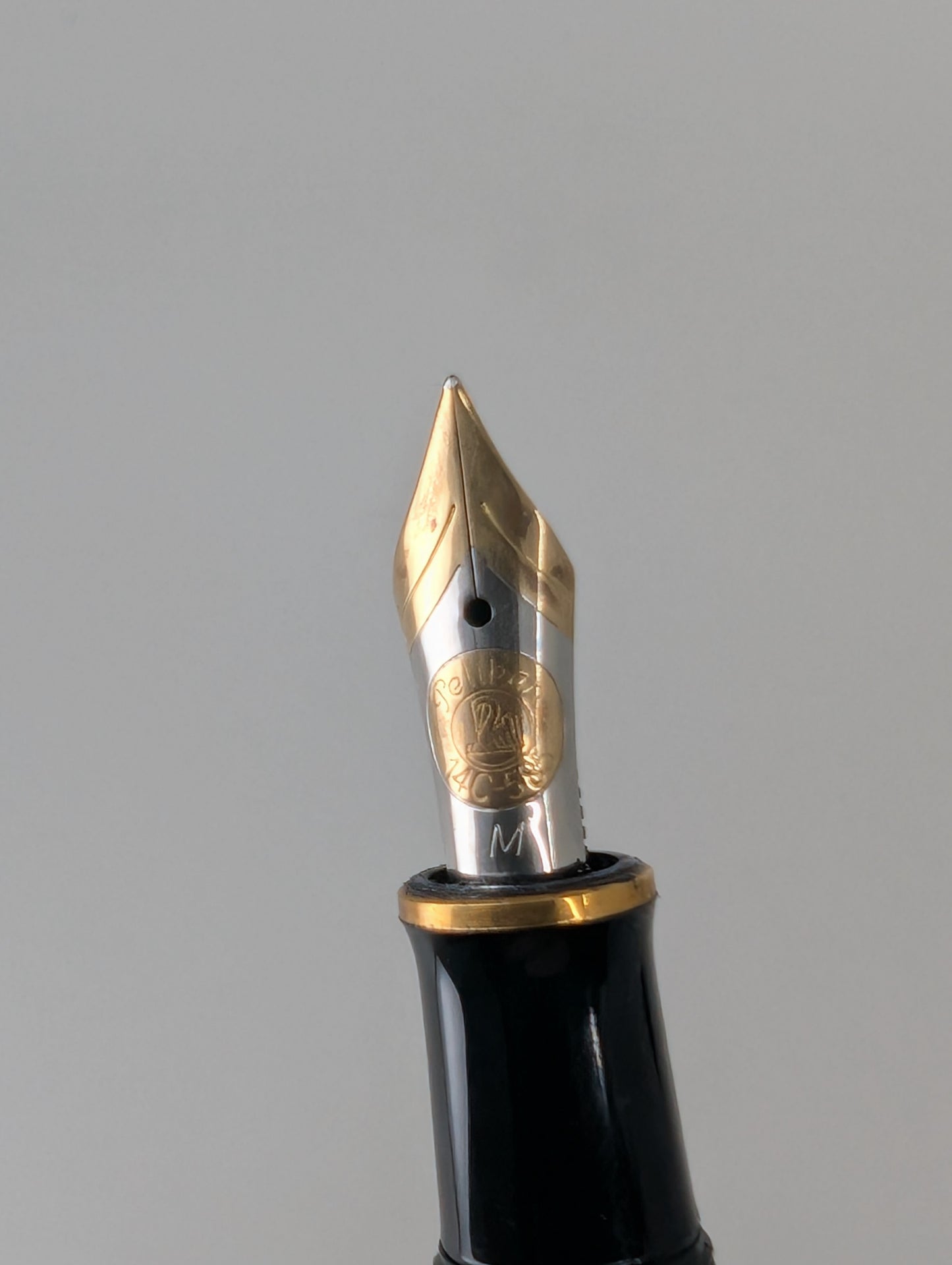 *Consignment* Pelikan Souveran Black M600 W. Germany 14k Gold Medium Nib Fountain Pen