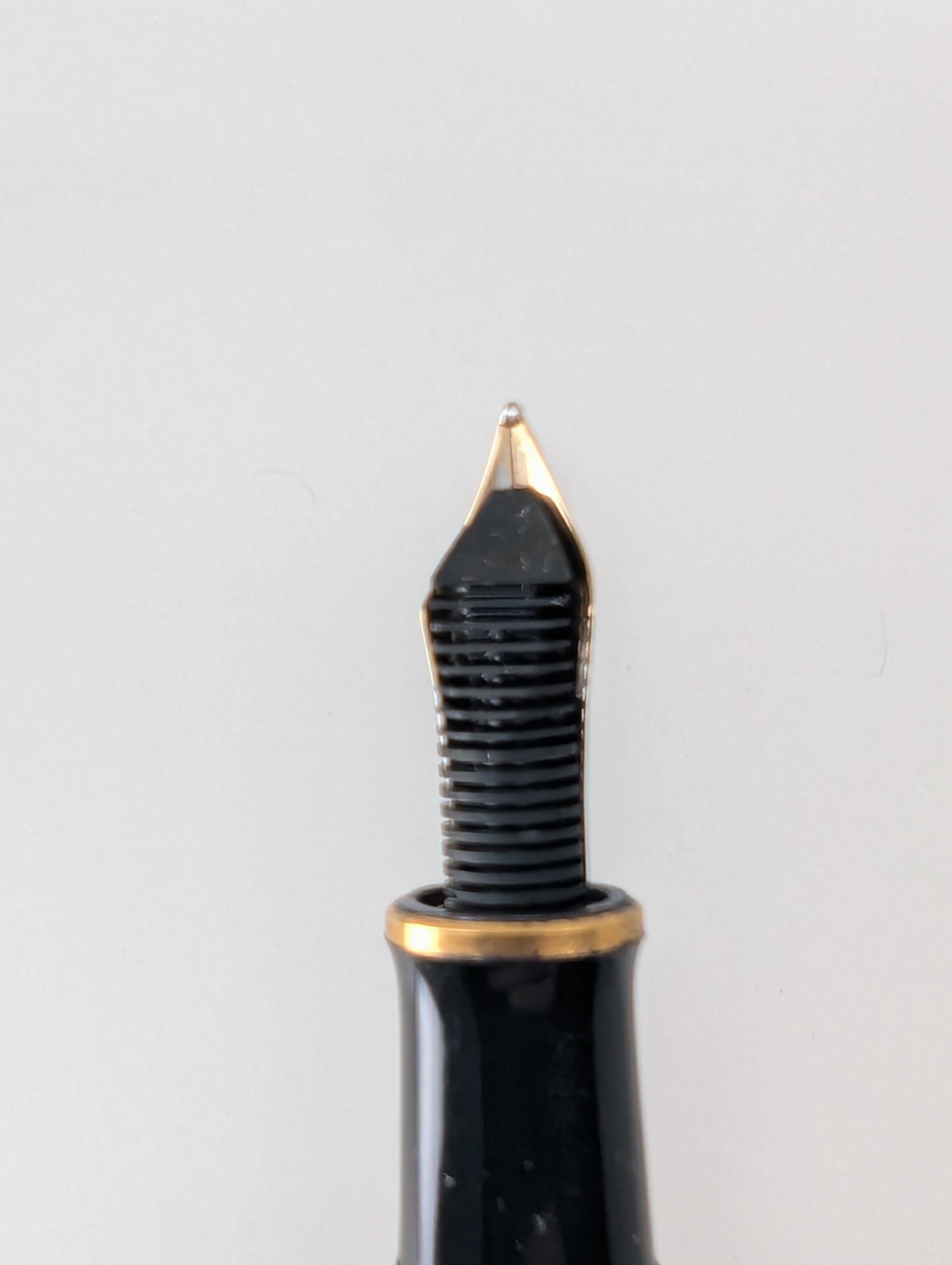 *Consignment* Pelikan Souveran Black M600 W. Germany 14k Gold Medium Nib Fountain Pen