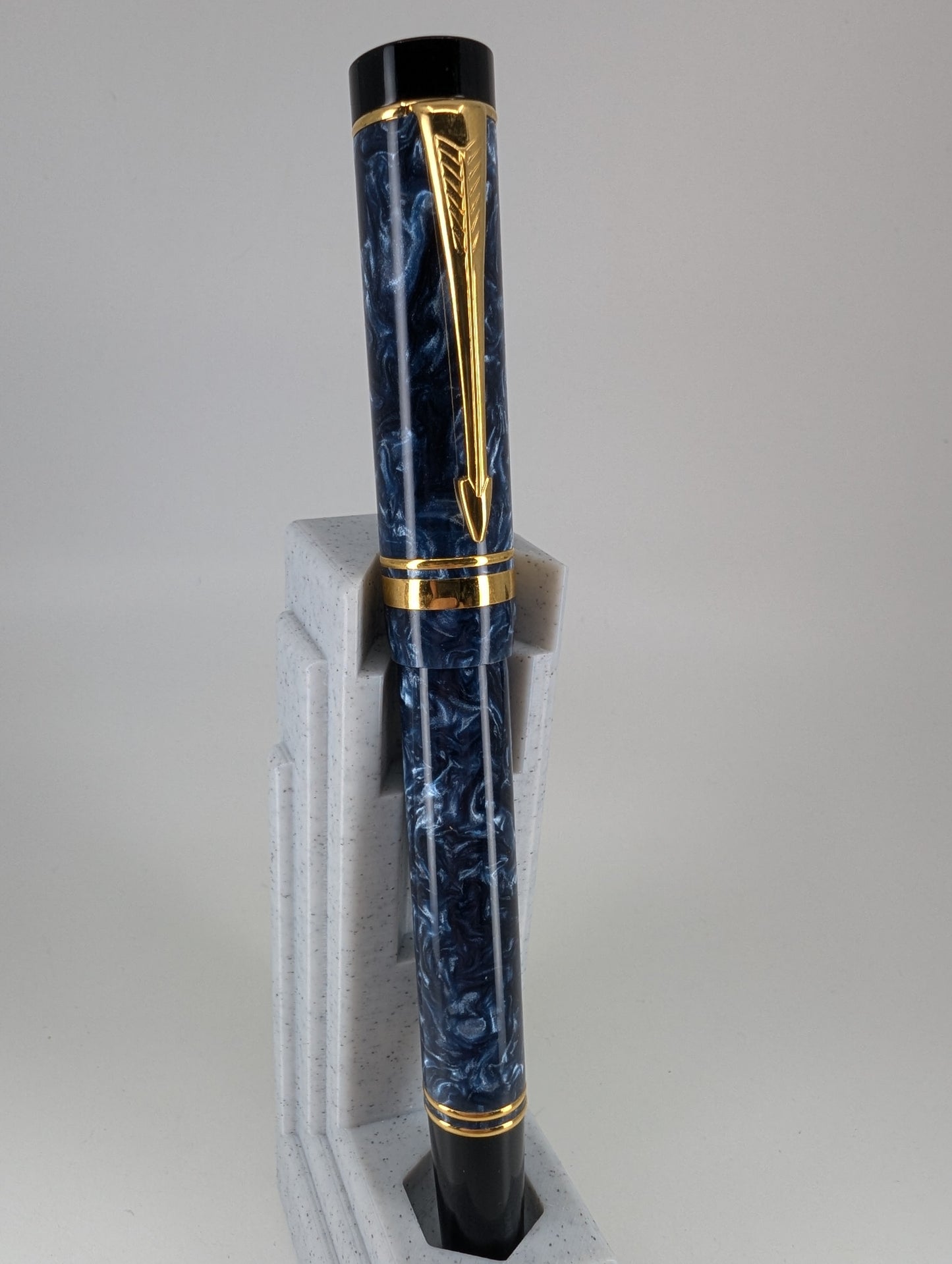 *Consignment* Parker Duofold International Blue Marble Fountain Pen 18c Gold Medium Nib