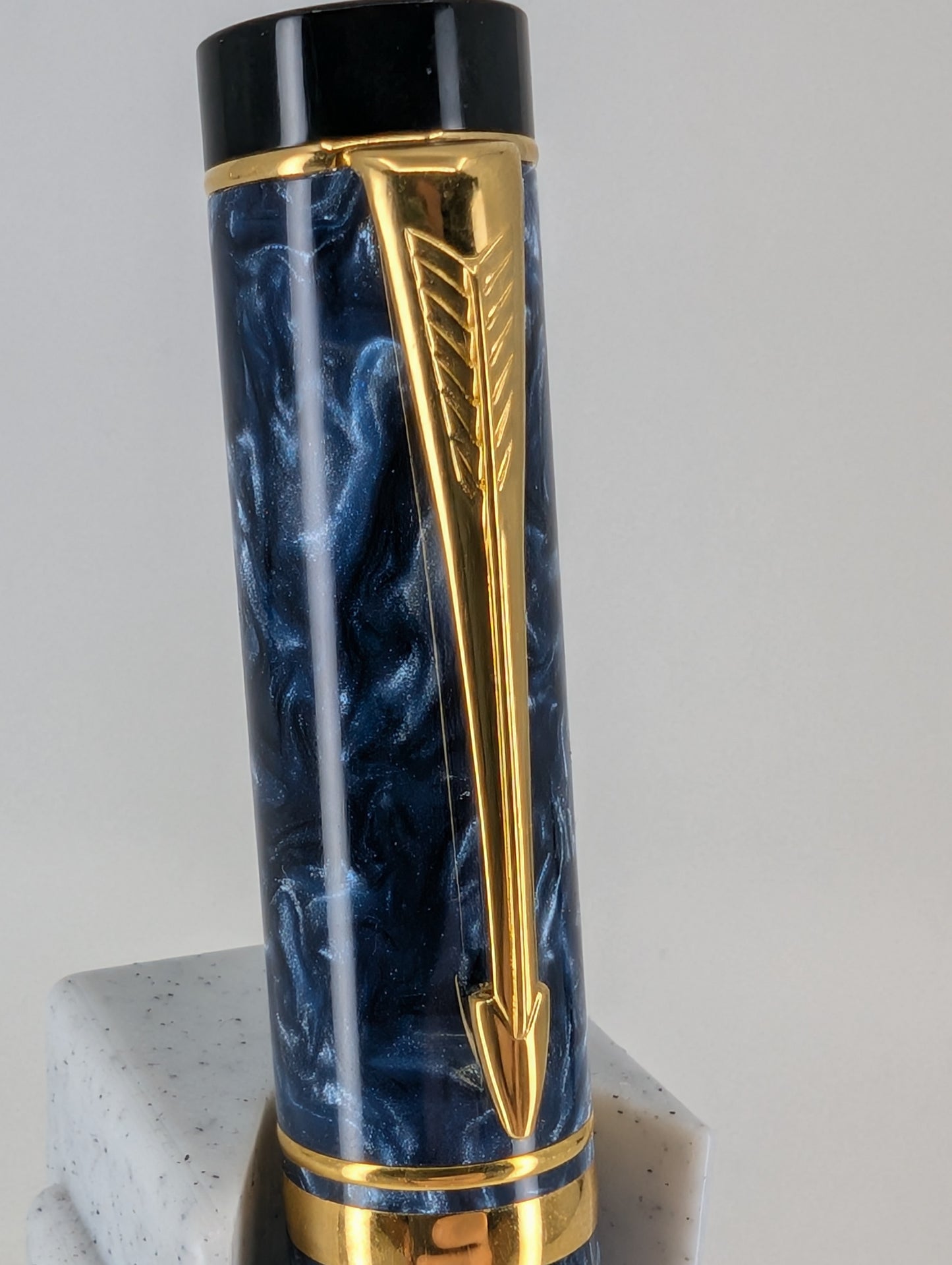 *Consignment* Parker Duofold International Blue Marble Fountain Pen 18c Gold Medium Nib
